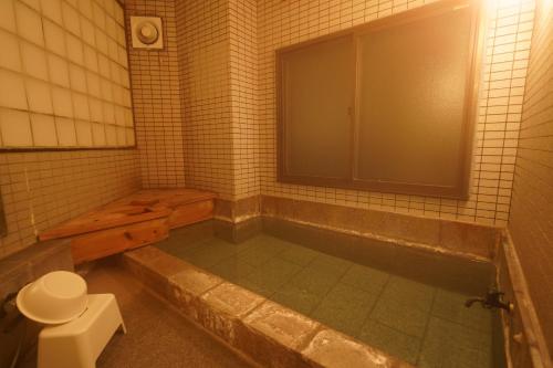 索美安日式旅馆的一间浴室