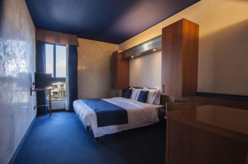Fiesso dʼArtico茱莉艾塔玛别墅酒店的酒店客房设有床和窗户。