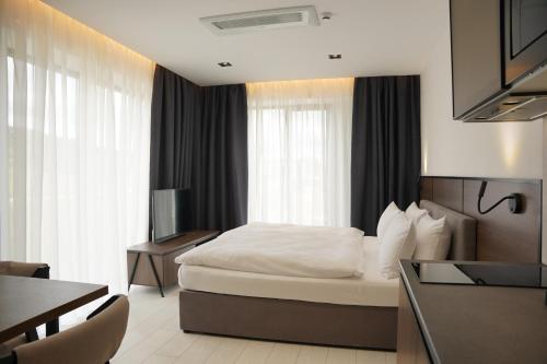 BUKA Apart-Hotel & SPA客房内的一张或多张床位