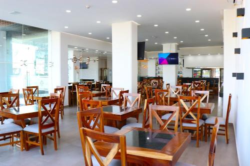 Hotel Bugari Aeropuerto Guadalajara餐厅或其他用餐的地方