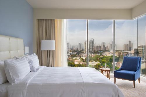 巴拿马环球酒店客房内的一张或多张床位