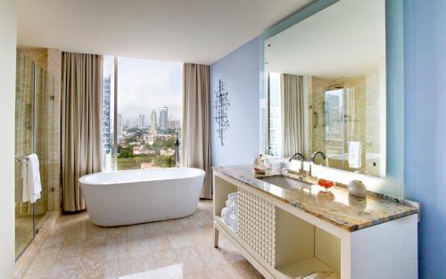 巴拿马环球酒店的一间浴室