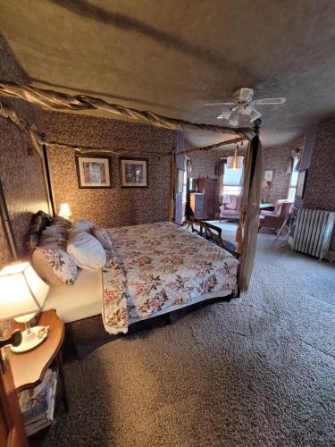 Ruby Manor Bed & Breakfast客房内的一张或多张床位