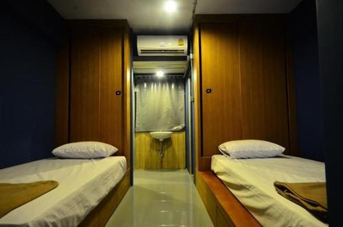 HOOT Hostel & Ratchada客房内的一张或多张床位
