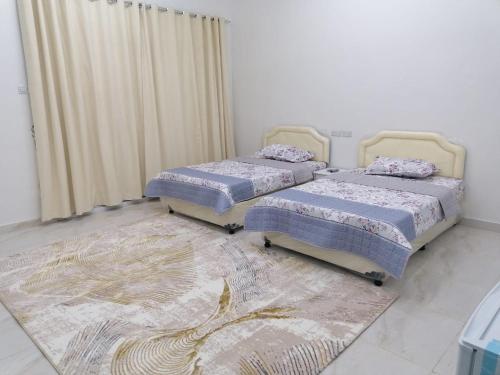 MisfāhMisfah View的两张床铺位于带地毯的房间