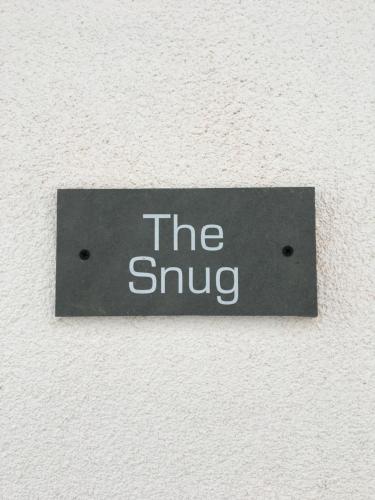 惠茨特布尔The Snug- With Private parking的墙上读出 ⁇ 的标志
