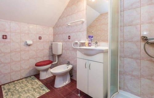 Apartman Svetličić的一间浴室