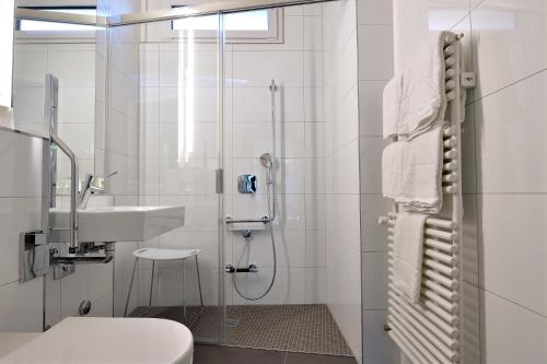 索美罗酒店的一间浴室