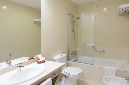 塞维利亚阿加拉菲公寓酒店的一间浴室
