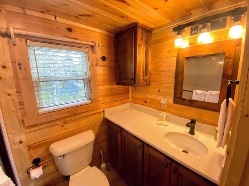 CarrollB2 NEW Awesome Tiny Home with AC Mountain Views Minutes to Skiing Hiking Attractions的相册照片
