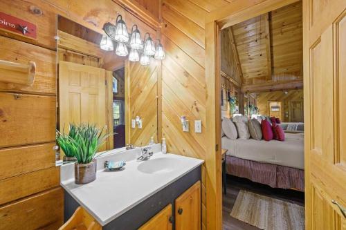 鸽子谷Do Not Disturb - Pigeon Forge Smoky Mountain Studio Cabin, Hot Tub, Fireplace的相册照片