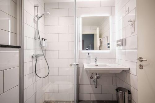 科灵斯堪迪克酒店的一间浴室