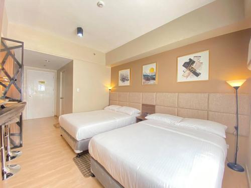 宿务Twin Bed Unit- MIGAs Haven at Sunvida Tower的一间酒店客房,房间内设有两张床