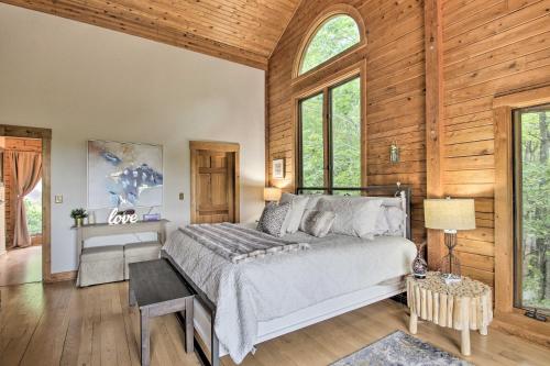 HarrisonElegant and Quiet Maine Escape with Sauna and Deck!的卧室配有一张床铺,位于带木墙的房间内