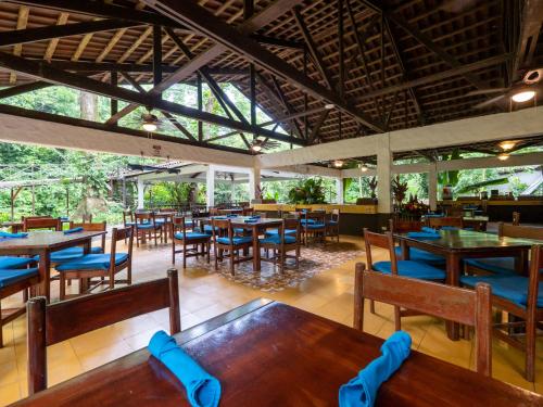 Villa Lapas Jungle Village餐厅或其他用餐的地方