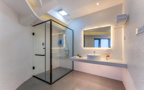 心玥素影·半山森旅度假民宿（腾冲和顺古镇店免费接送机）的一间浴室