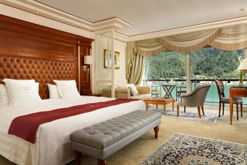 Swiss Diamond Hotel & Spa客房内的一张或多张床位