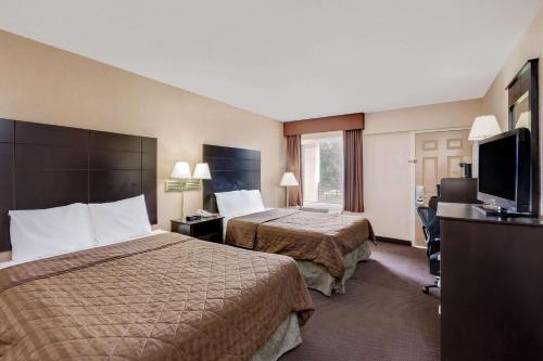 奥佐纳旅程住宿酒店客房内的一张或多张床位