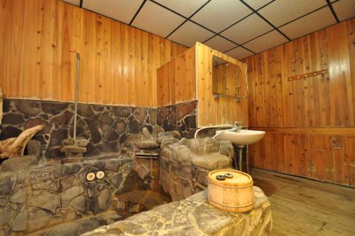 四重溪洺泉溫泉旅館的一间浴室