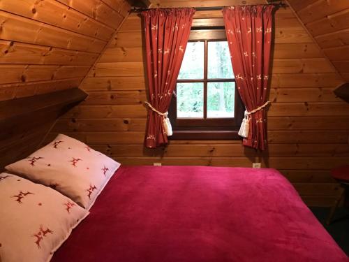 Romantisch Gastenverblijf 'Het Vogelhuisje'客房内的一张或多张床位