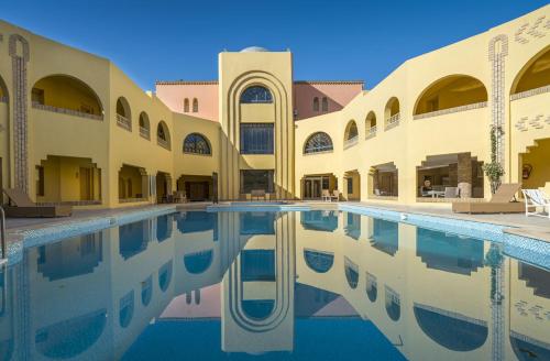 Ksar El Jerid Tozeur内部或周边的泳池