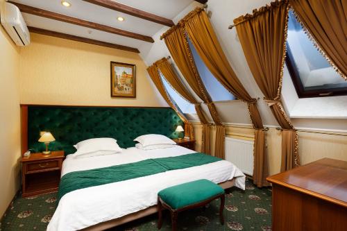 肖邦酒店客房内的一张或多张床位