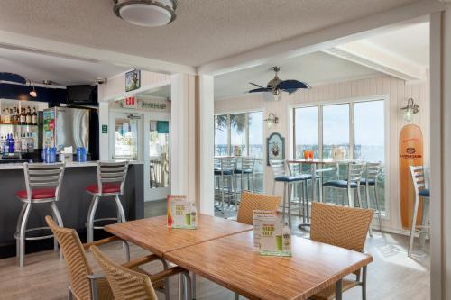 默特尔比奇Surfside Beach Oceanfront Hotel的相册照片