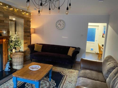 Claire's Townhouse, Aberdeenshire, 3 bedrooms的休息区