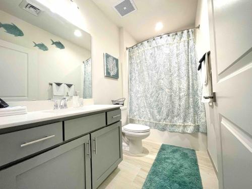 Calypso 3-2303 Penthouse Level w/ Incredible View!的一间浴室