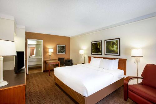 奥斯汀国会大厦/市中心拉金塔旅馆及套房 客房内的一张或多张床位