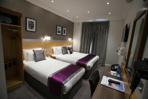贝斯特韦斯特伦敦奇司威克宫套房酒店客房内的一张或多张床位