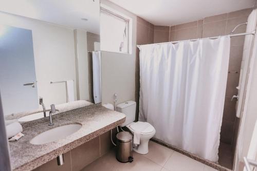 Pajuçara Hotel Express的一间浴室