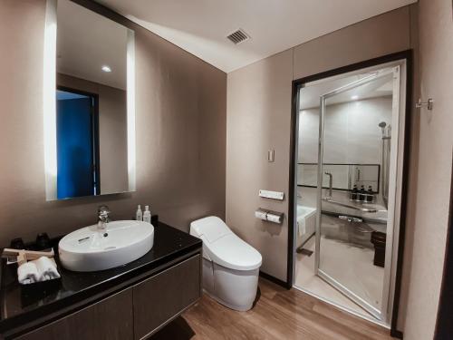 Hinode Hills Niseko Village - Small Luxury Hotels of The World的一间浴室