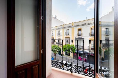 塞维利亚Suites San Pablo的从建筑的窗户欣赏美景