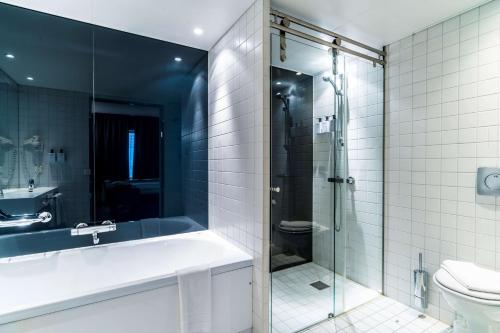 斯堪塔克酒店的一间浴室