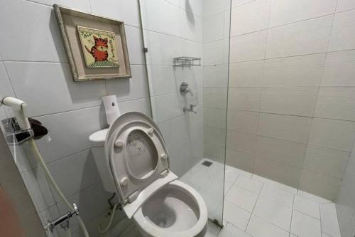 BALI Luxury Guest House Purwokerto的一间浴室