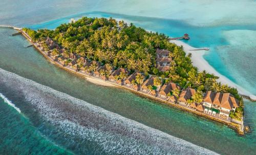 南马累环礁Naladhu Private Island Maldives - Special Offer On Transfer Rates For Summer 2024的海洋岛屿的空中景观