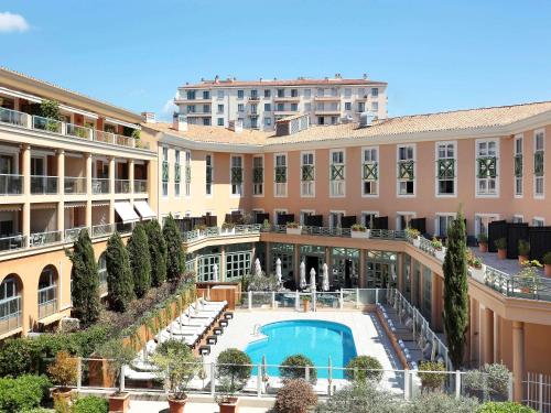 Grand Hôtel Roi René Aix en Provence Centre - MGallery内部或周边泳池景观