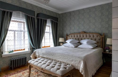 Бутик-отель Пестово подворье客房内的一张或多张床位