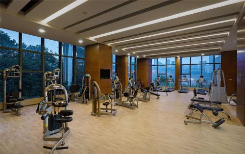 重庆丽笙世嘉酒店的健身中心和/或健身设施