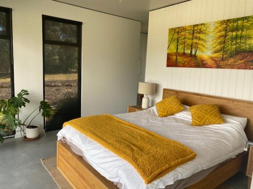 Seaview - spa and ocean views in luxury客房内的一张或多张床位