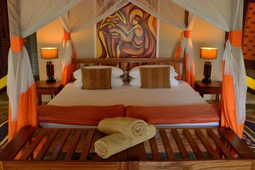 Selous Kulinda Camp客房内的一张或多张床位