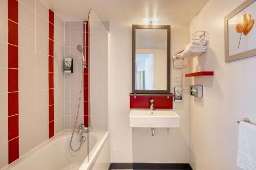 Sure Hotel by Best Western Nantes Saint-Herblain的一间浴室