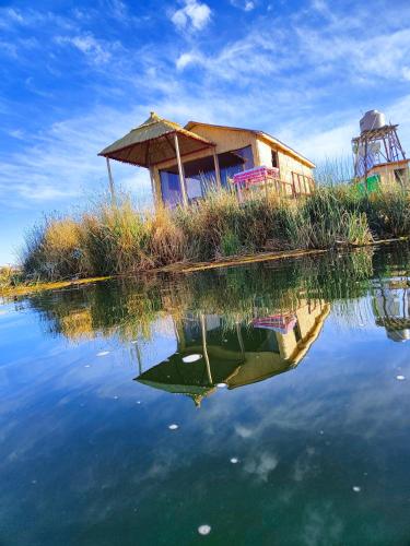 Uros Quechua`s Lodge Titicaca