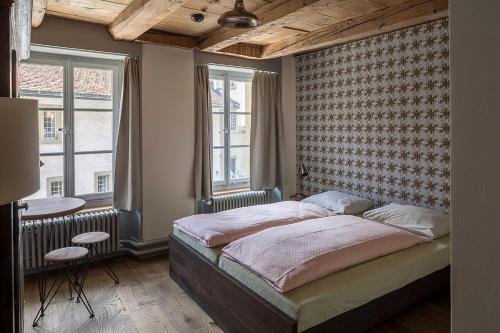 Schloss Burgdorf Youth Hostel客房内的一张或多张床位