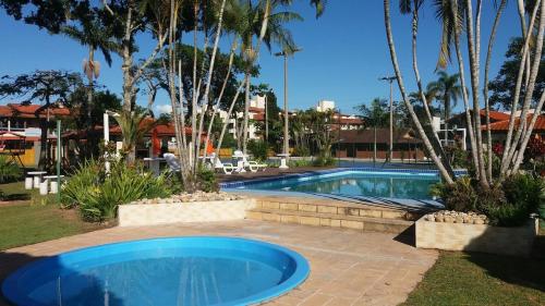 Chalé em Condomínio com piscina - Ponta das Canas内部或周边的泳池
