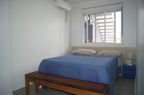 Casa com 2 quartos à 200 m da da praia c/ churrasqueira客房内的一张或多张床位