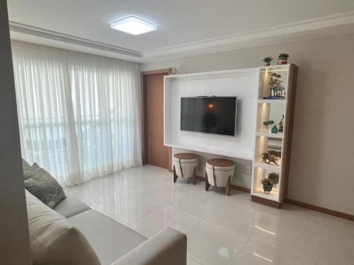 瓜拉派瑞Magnífico APARTAMENTO de Charme - 3 quartos AR CONDICIONADOS SPLIT - Beira Mar, 2 banheiros, 2 vagas garagem, 4 varandas, 2 elevadores, Redes para descanso, Wi-Fi, Air Fryer, Disney Plus, Star Plus, HBO Max, Guarda Sol, Cadeiras de Praia e Caixa Térmica的相册照片