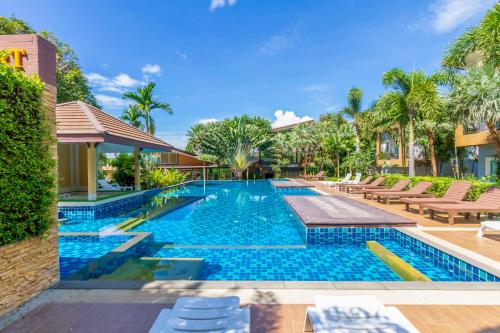 Phutara Lanta Resort - SHA Extra Plus Koh Lanta内部或周边的泳池