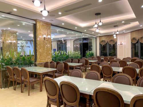 Ngọc Ánh Dương Hotel餐厅或其他用餐的地方